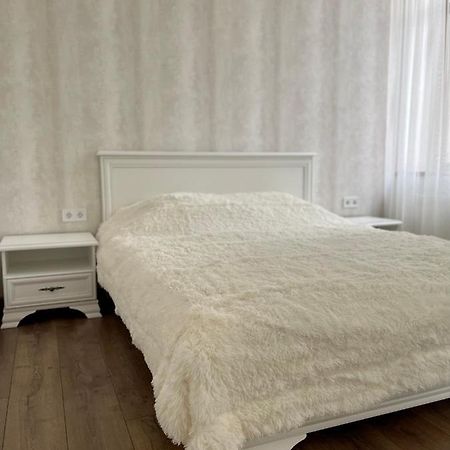 Pride Apartment Lviv Eksteriør billede