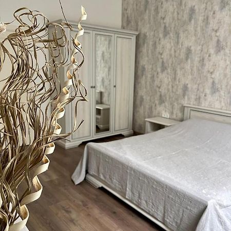 Pride Apartment Lviv Eksteriør billede